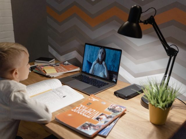 Hybrid learning : définition et guide de mise en place