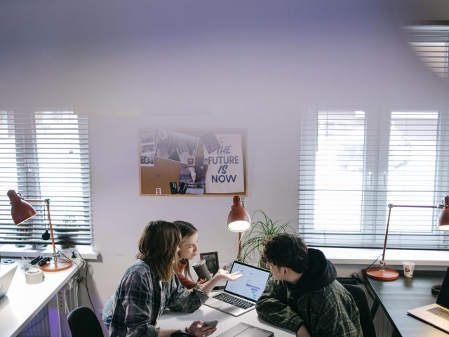 Comment MedhaviOne peut-elle aider les TPE/PME à recruter des talents adaptés ?