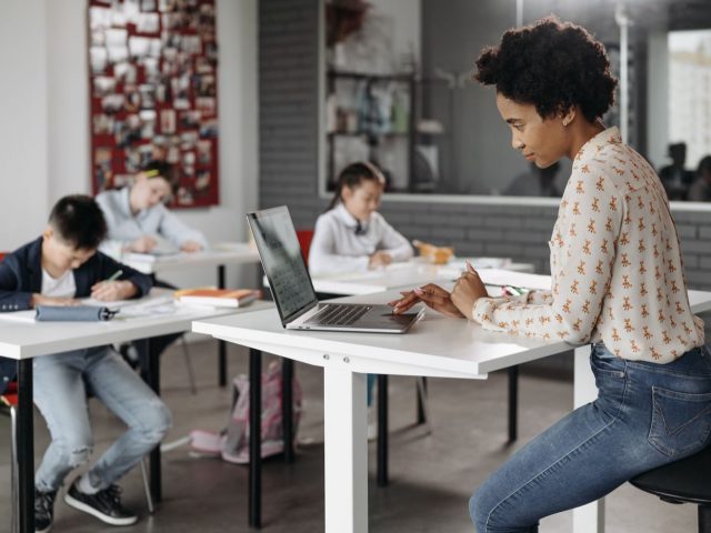 Teachmint vs Google Classroom : vidéo, API et intégrations